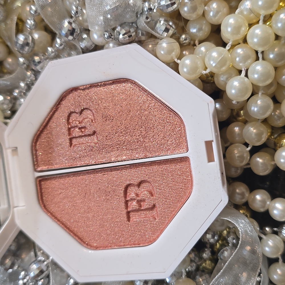 Fenty Beauty Killawatt highlighter duo in Ginger Binge and Moscow Mule
